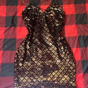 Selling gold sparkly dress size L great Condition